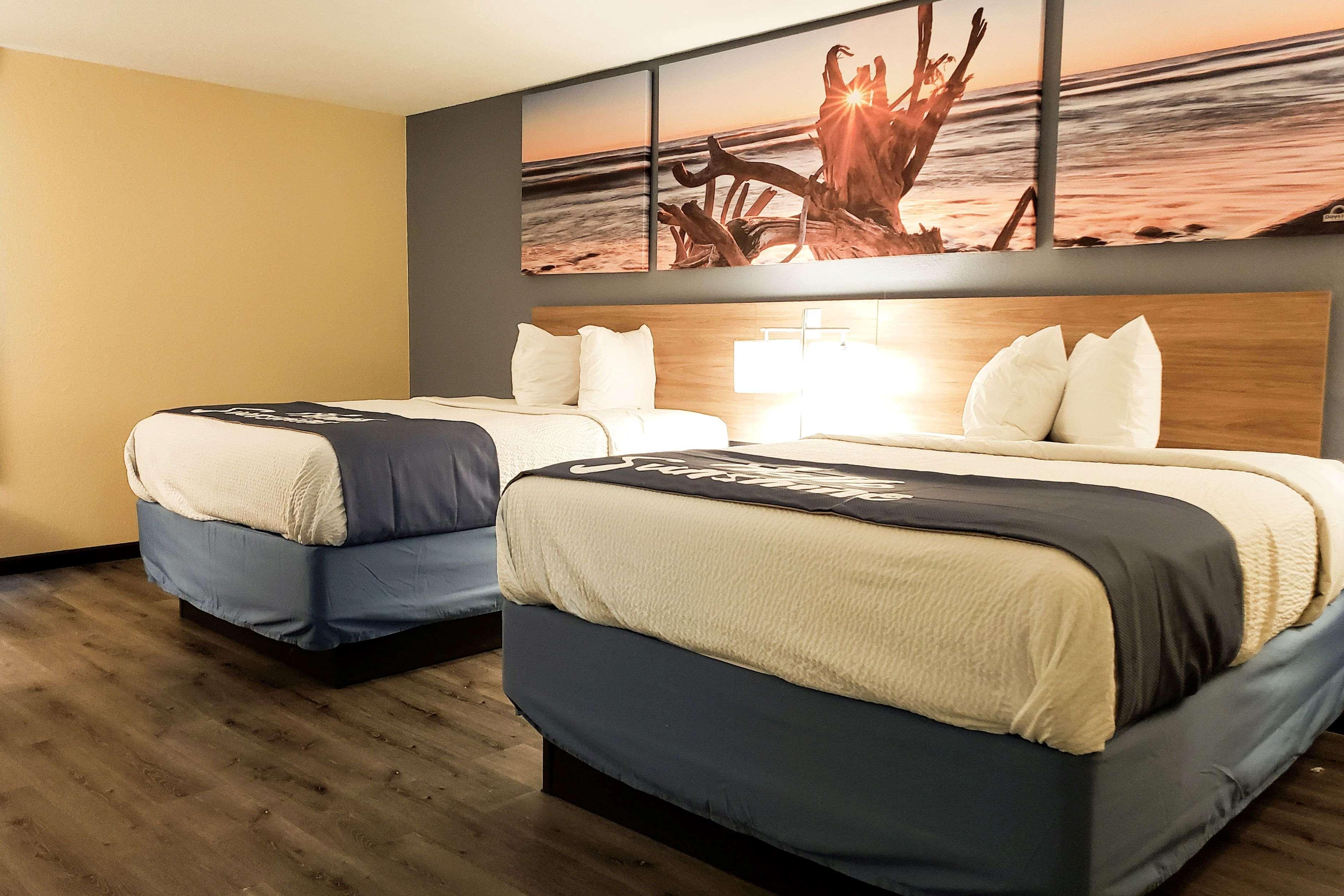 Days Inn & Suites By Wyndham Merrillville Zewnętrze zdjęcie