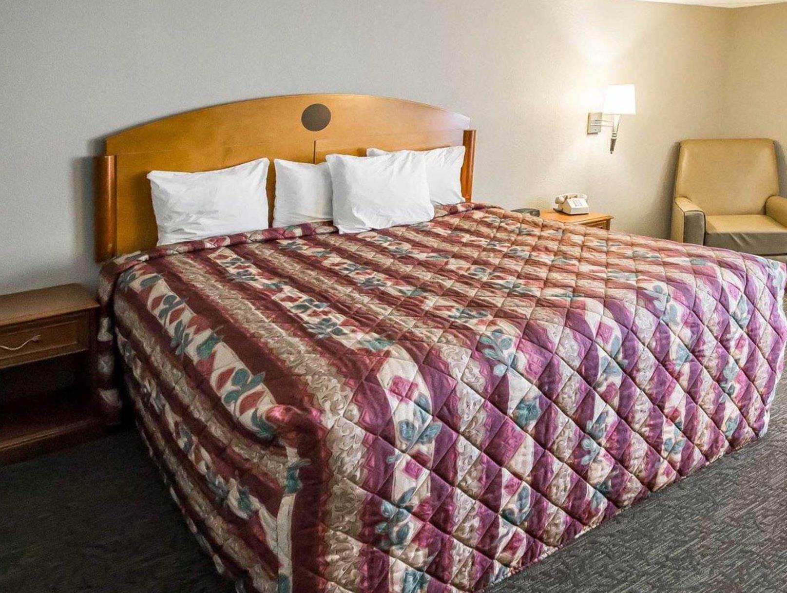 Days Inn & Suites By Wyndham Merrillville Zewnętrze zdjęcie