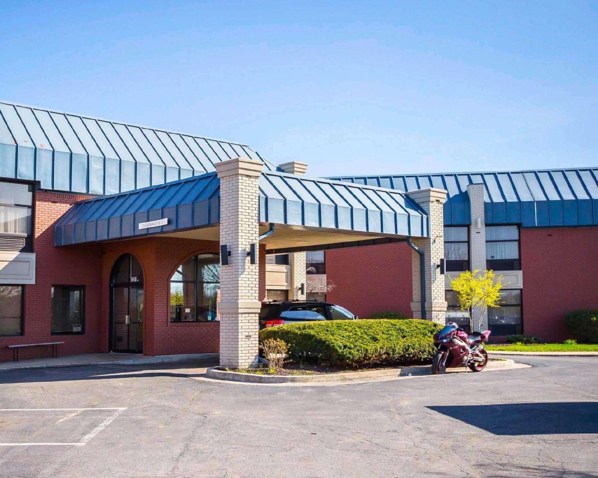 Days Inn & Suites By Wyndham Merrillville Zewnętrze zdjęcie