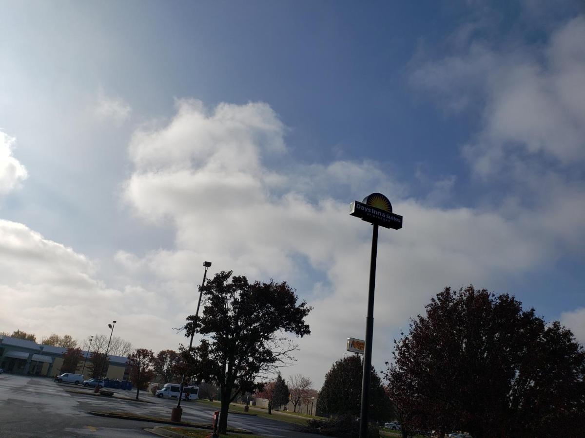 Days Inn & Suites By Wyndham Merrillville Zewnętrze zdjęcie