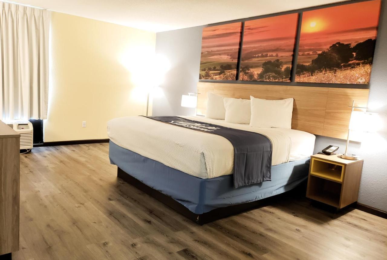 Days Inn & Suites By Wyndham Merrillville Zewnętrze zdjęcie