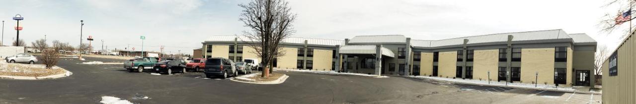 Days Inn & Suites By Wyndham Merrillville Zewnętrze zdjęcie